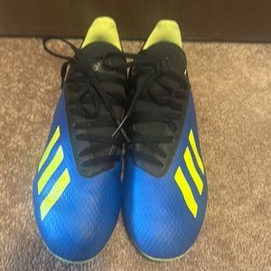 Youth Adidas soccer cleats. Excellent used condition.